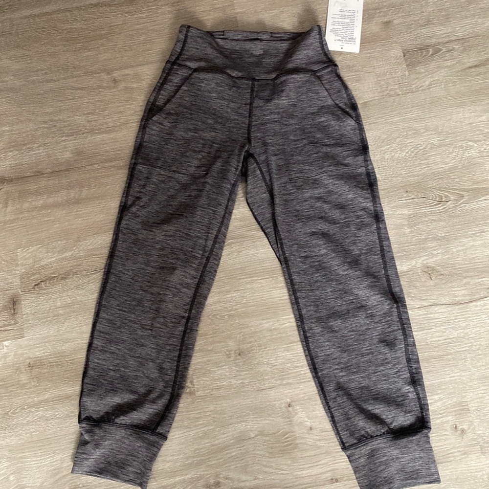 🏋️SOLD🏋️NWT Lululemon Align Jogger Crop size 2 Heather Grey